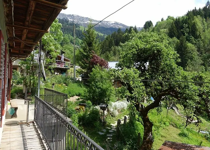 Appart spacieux dans chalet traditionnel avec balcon pour 5 pers. à Arêches-Beaufort - FR-1-342-146