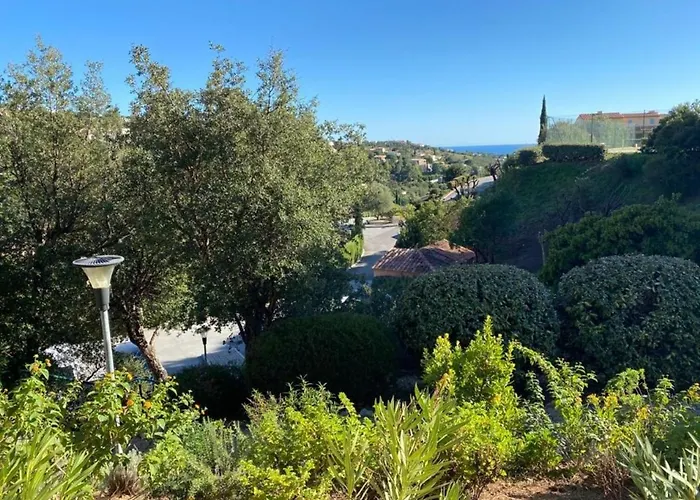 APPARTEMENT CLIMATISE AVEC TERRASSE ET APERCU MER - Golf de ST Tropez