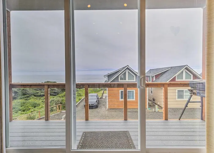 Yachats Gem W/ Private Beach Access, Views