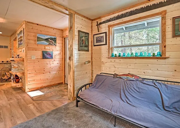 High Lakes Hideaway: La Pine Fishing Cabin!