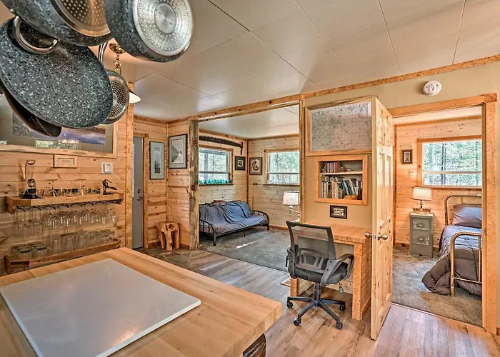 High Lakes Hideaway: La Pine Fishing Cabin!