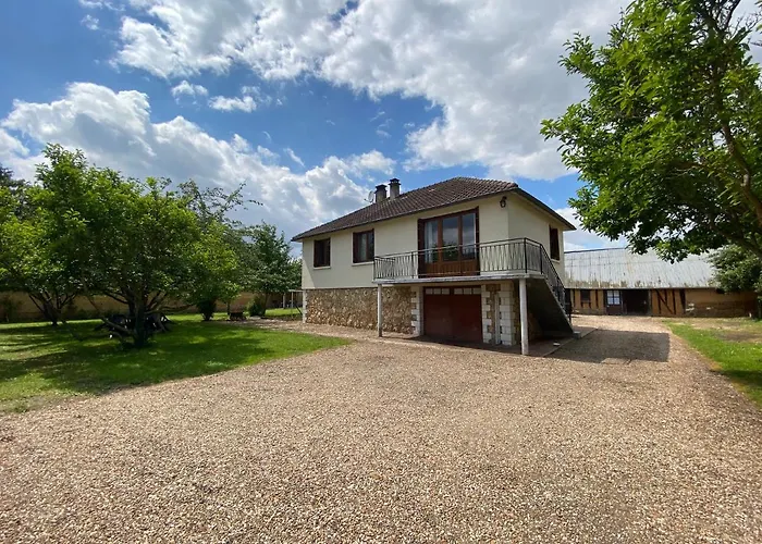 Maison chaleureuse avec un grand jardin