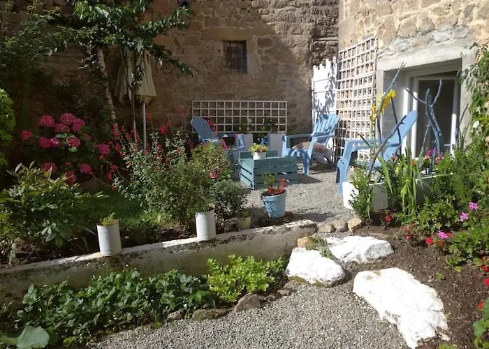 Appartement rouge avec jardin