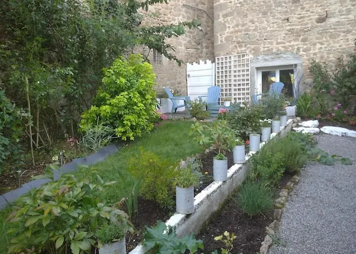 Appartement rouge avec jardin