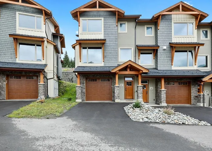 Spacious Modern Ski-In Ski-Out With Hot Tub Townhouse