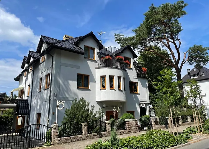 Willa 4 Pory Roku & Uznam