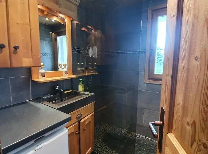 MAGNIFIQUE APPARTEMENT AVEC TERRASSE et VUE IMPRENABLE SUR LE CIRQUE DE FLAINE, 2 chambres et coin montagne, 6 personnes