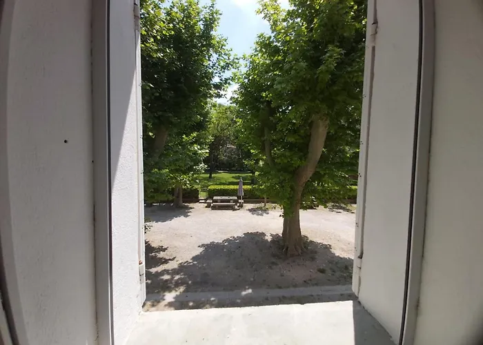 Appartement de charme au calme avec piscine, au pied du Colorado provençal, cœur du Luberon