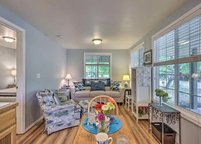 Cozy Cottage On Flower Farm W/ Baker Creek Views!