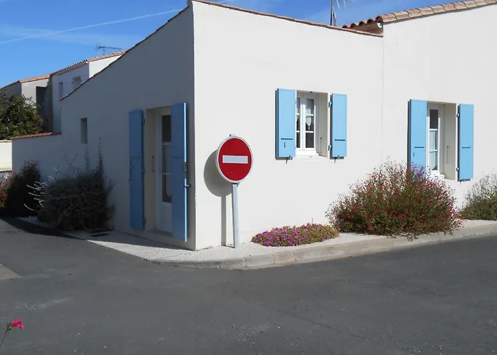 ILE DE RE, CHARMANT PIED A TERRE avec VELOS, WIFI, CUISINE, LINGE, PARKING gratuit