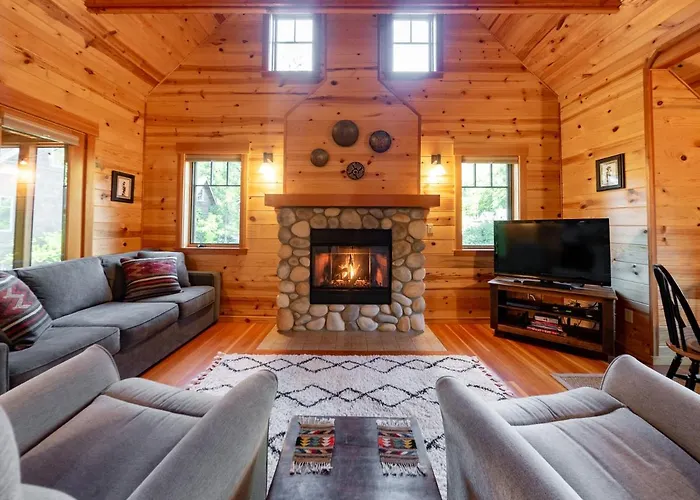 On The River Wooded Bliss Cabin Near Loloma