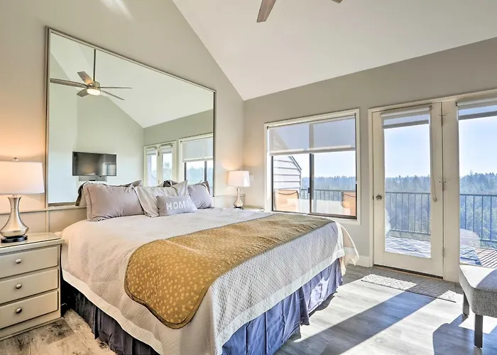 Hiking Trail & Hot Tub Access: Bend Condo W/ Deck