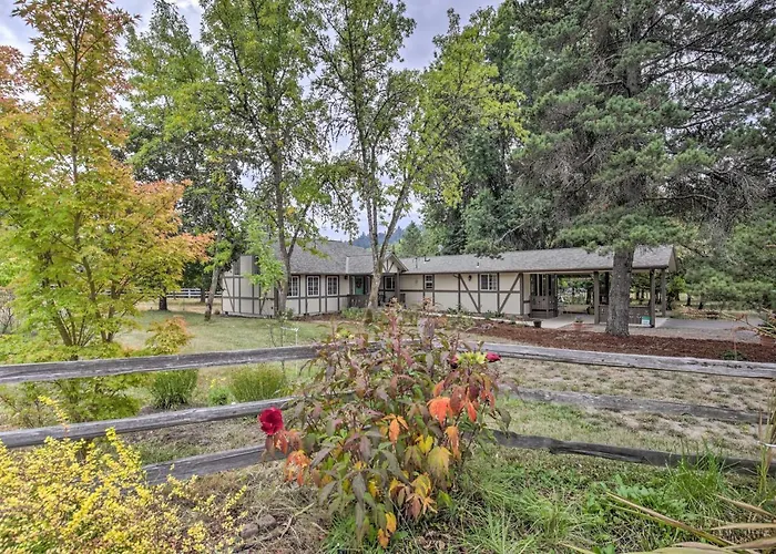Cozy Cottage On Flower Farm W/ Baker Creek Views!