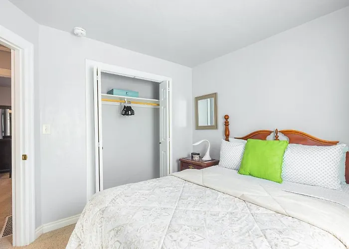 Duplex In Alberta Art District