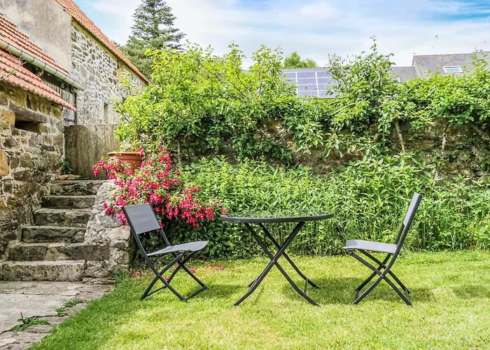 Gorgeous Home In Quettehou With Wifi