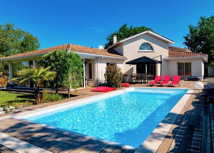 Plaisant Villa With Pool, Close To The Beach