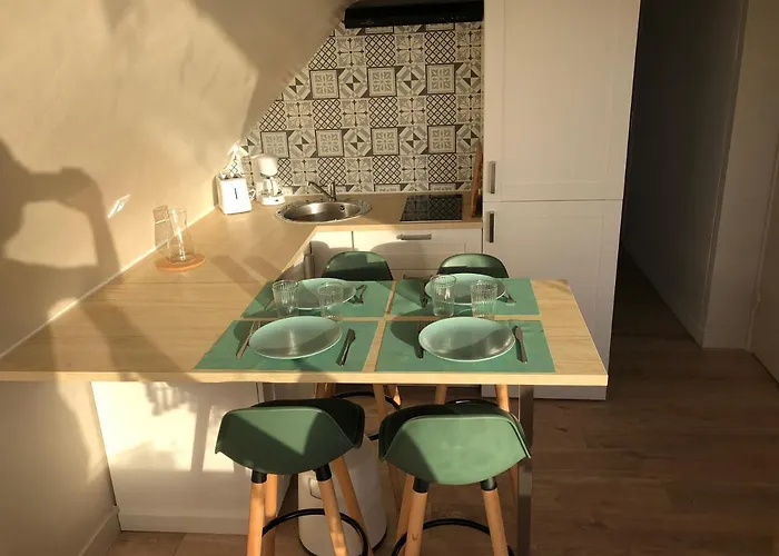Magnifique Vue Mer, Dans Un Petit Appartement.
