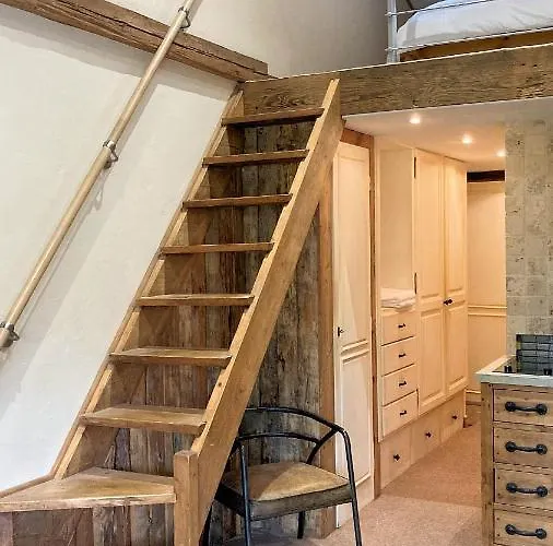 Oree Studio Mezzanine