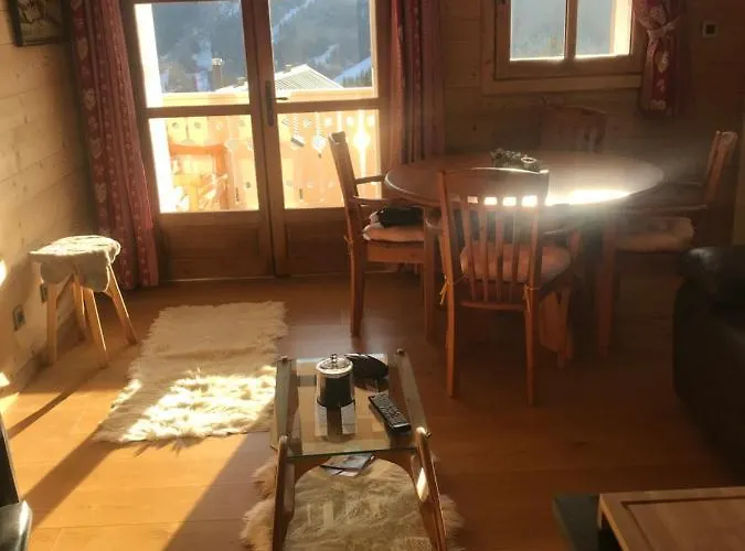 MAGNIFIQUE APPARTEMENT AVEC TERRASSE et VUE IMPRENABLE SUR LE CIRQUE DE FLAINE, 2 chambres et coin montagne, 6 personnes
