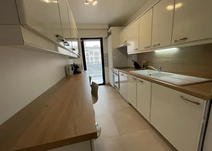 Domaine D'Ahmosis, modern 2 bedrooms refurbished apartment, f3 moderne fraichement rénové