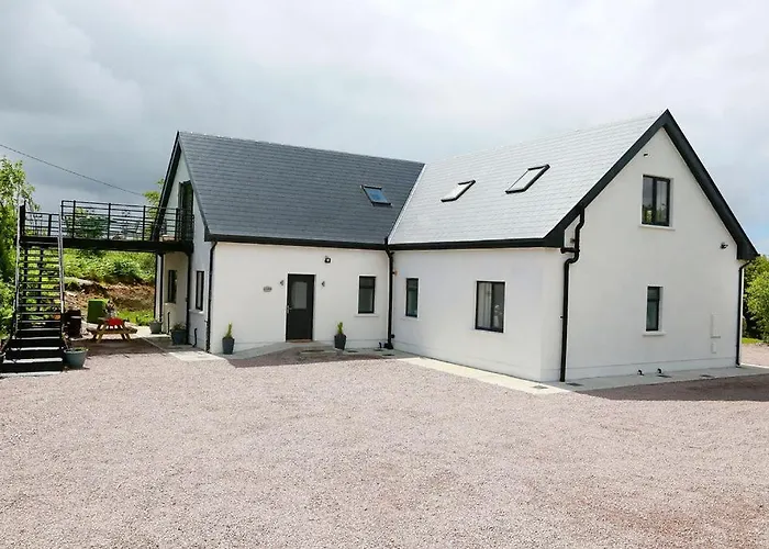 Luxury 6 Bedroom Spiddal Villa, Jacuzzi, Balcony