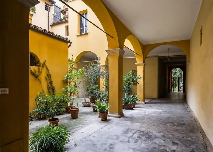 Sotto i portici di Bologna