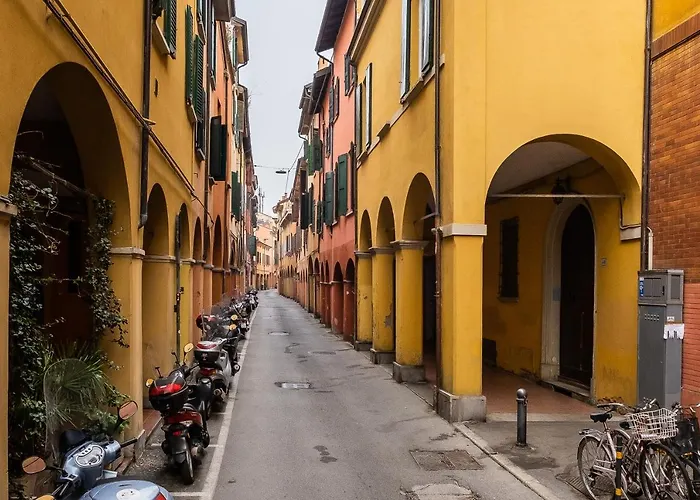 Sotto i portici di Bologna