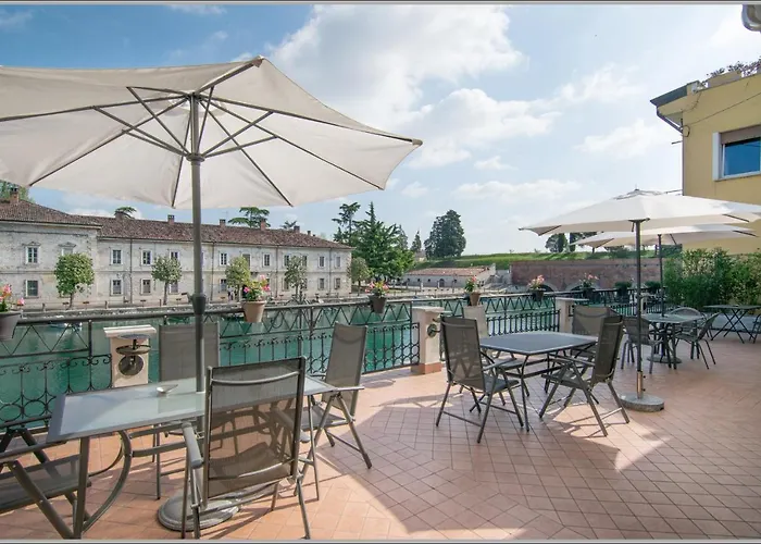 Fiori sull'Acqua Apartments