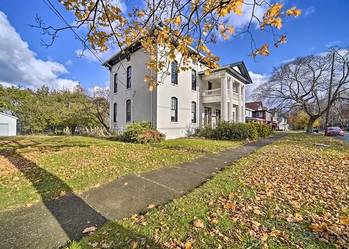 Historic Family Home 2 Mi To Lake Erie & Zoo!