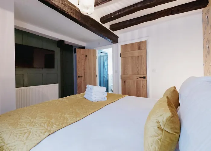 Host & Stay - Iris Cottage