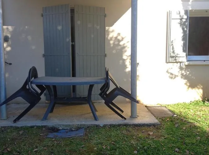 Saint geniez d'olt Jolie t2 aménagée et équipée village goelia 2 piscines chauffées
