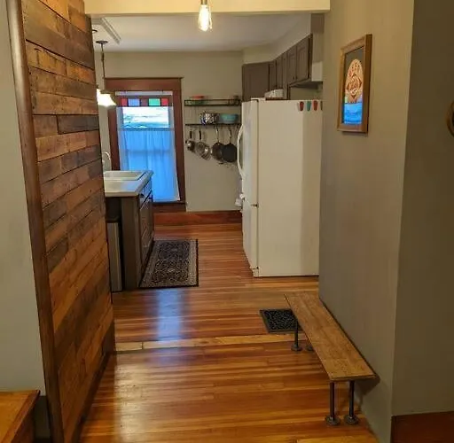 Large Bakery Apartment - Central Downtown Location