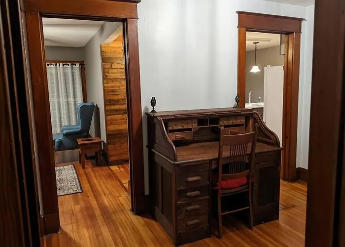 Large Bakery Apartment - Central Downtown Location
