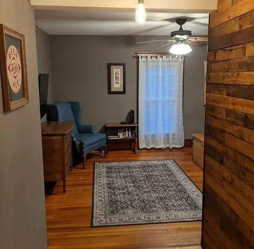 Large Bakery Apartment - Central Downtown Location