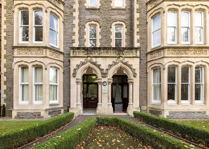 Saco Cardiff Cathedral Road