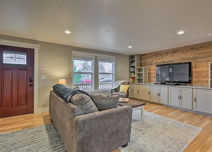 Family-Friendly Redmond Getaway: Walk To Dtwn