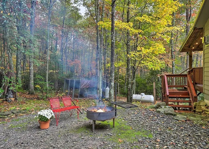 Fletcher Cabin: Wraparound Deck & Pond Access