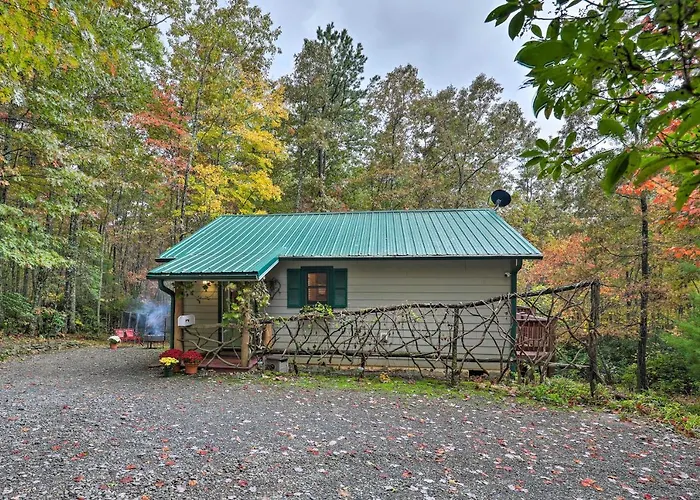Fletcher Cabin: Wraparound Deck & Pond Access