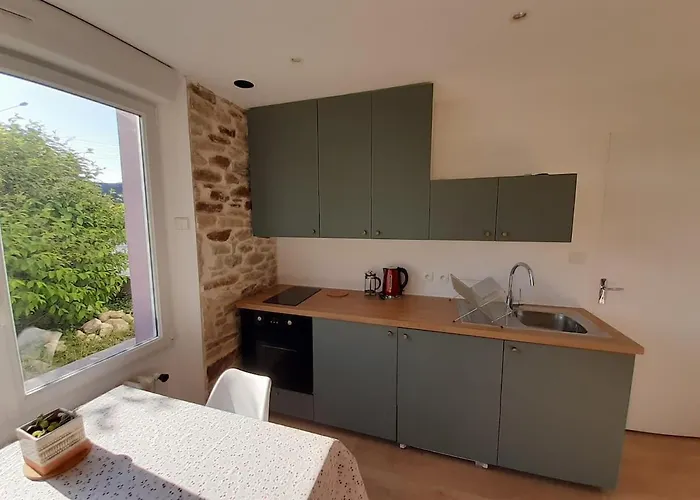 Charmant Studio, Avec Cuisine Et Espace Exterieur