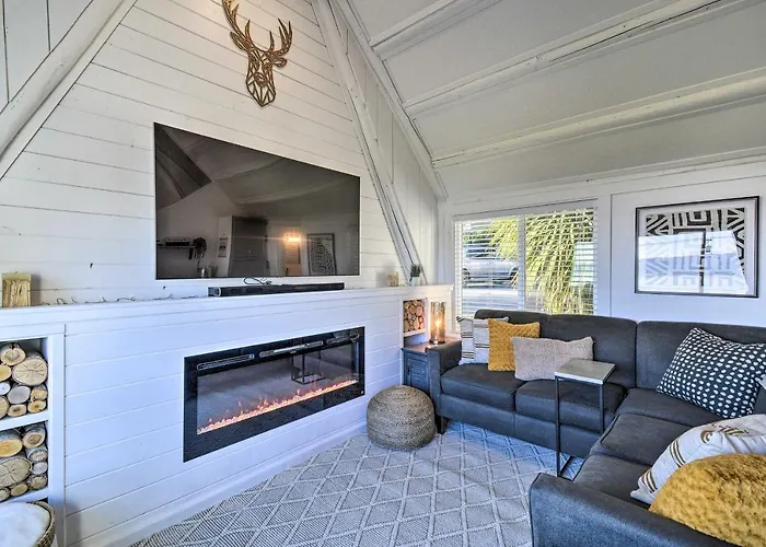 Puget Sound Cabin With Hot Tub And Water Views!