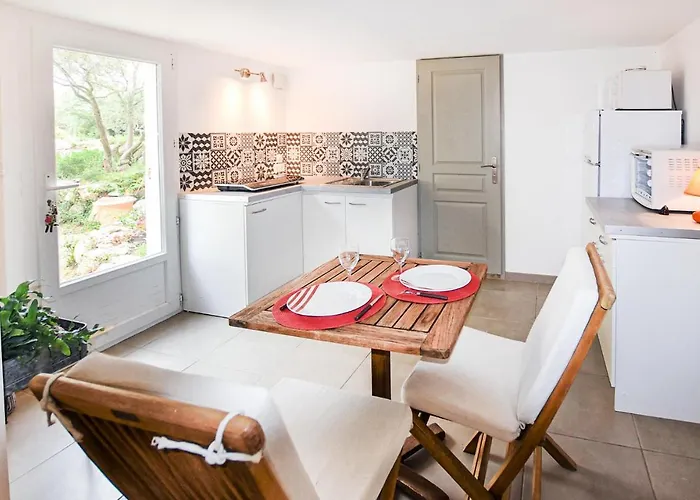 Cozy Apartment In Caumont-Sur-Durance