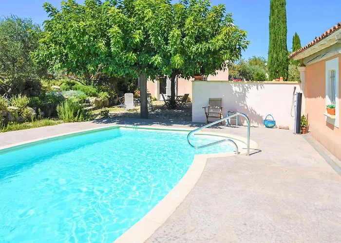 Cozy Apartment In Caumont-Sur-Durance