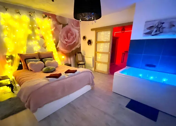 Hôtel Jacuzzi: COSY&SPA Appartement Luxe JACUZZI SAUNA Suite Cristal