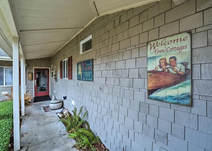 Apartment W/ Gas Fireplace ~ 1/2 Mi To Beach!