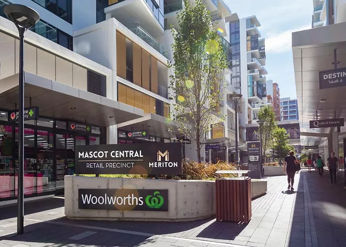 Hotel near College: Meriton Suites Mascot Central
