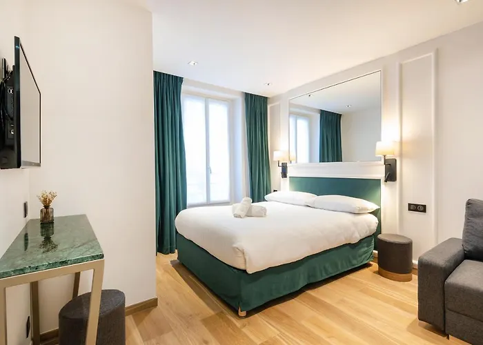 Family Hotel: Hotel Au Coeur De Republique