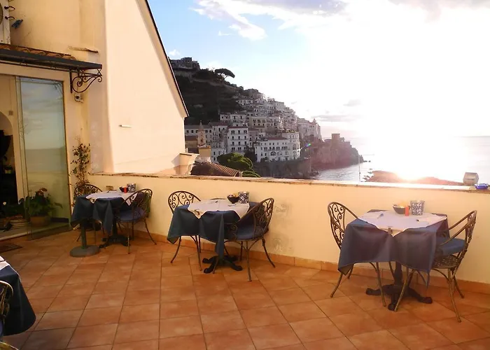 Hotels with tennis Croce Di Amalfi