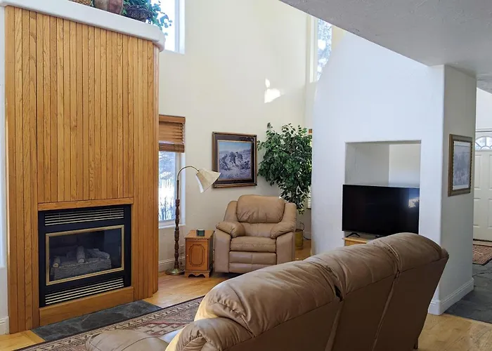Year-Round Base W/ Balcony & Mtn Views In Driggs!