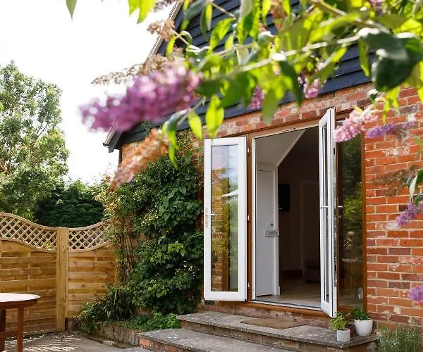 Orchard Croft Lodge: Spacious Family Retreat Near Wittering Beach
