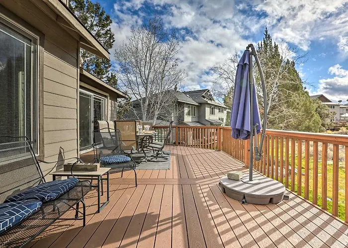 Idyllic Redmond Townhome W/ Furnished Deck!
